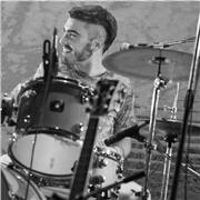 Profesor de bateria Julián Pérez en zona norte